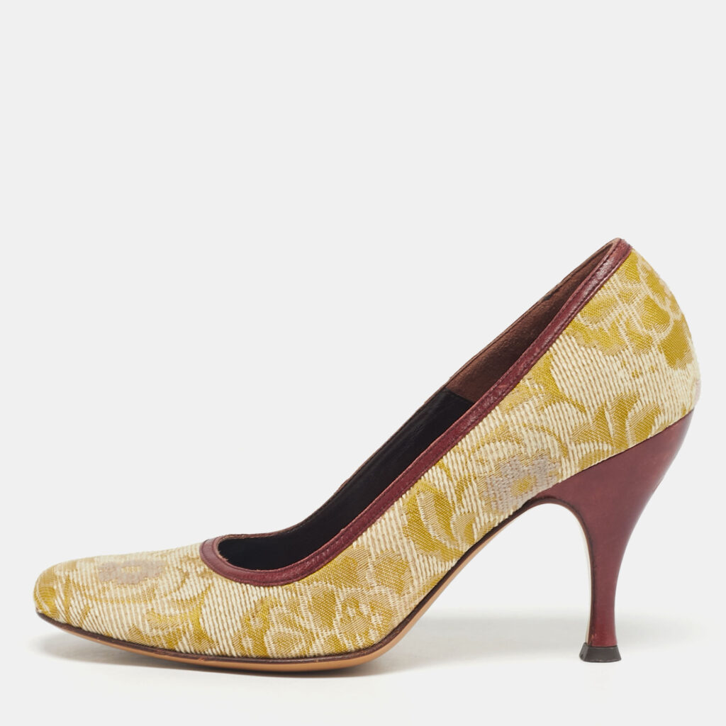 D&G Multicolor Brocade Fabric Round Toe Pumps Size 37.5 D&G Multicolor Brocade Fabric Round Toe Pumps Size 37.5