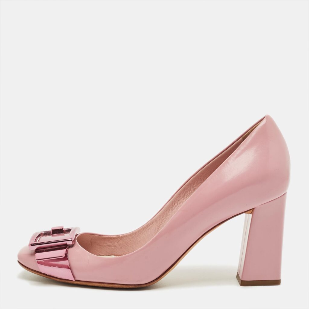 Dior Pale Pink Leather Buckle Detail Pumps Size 37.5 Dior Pale Pink Leather Buckle Detail Pumps Size 37.5