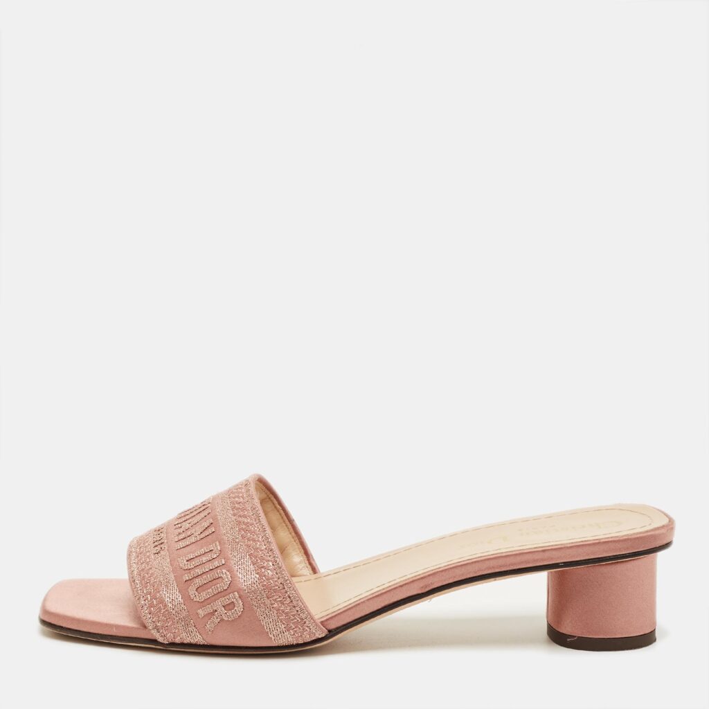 Dior Dway Size 38 Pink Satin Slide Sandals Dior Dway Size 38 Pink Satin Slide Sandals