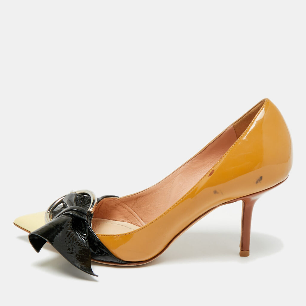 Dior Size 36.5 Beige/Black Patent Leather Pointed Toe Pumps