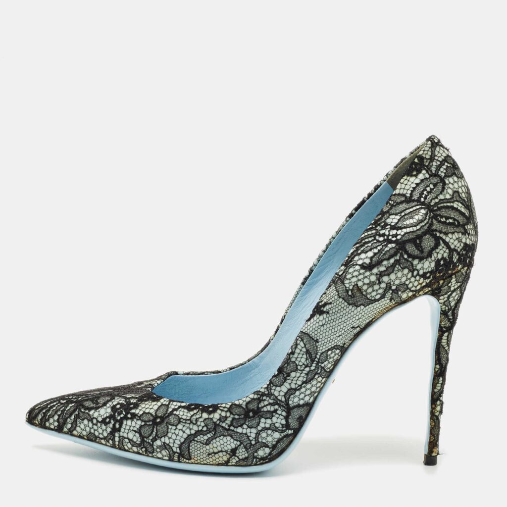 Dolce & Gabbana Black/Blue Lace and Patent Leather Pointed Toe Pumps Size 38.5 Dolce & Gabbana Black/Blue Lace and Patent Leather Pointed Toe Pumps Size 38.5