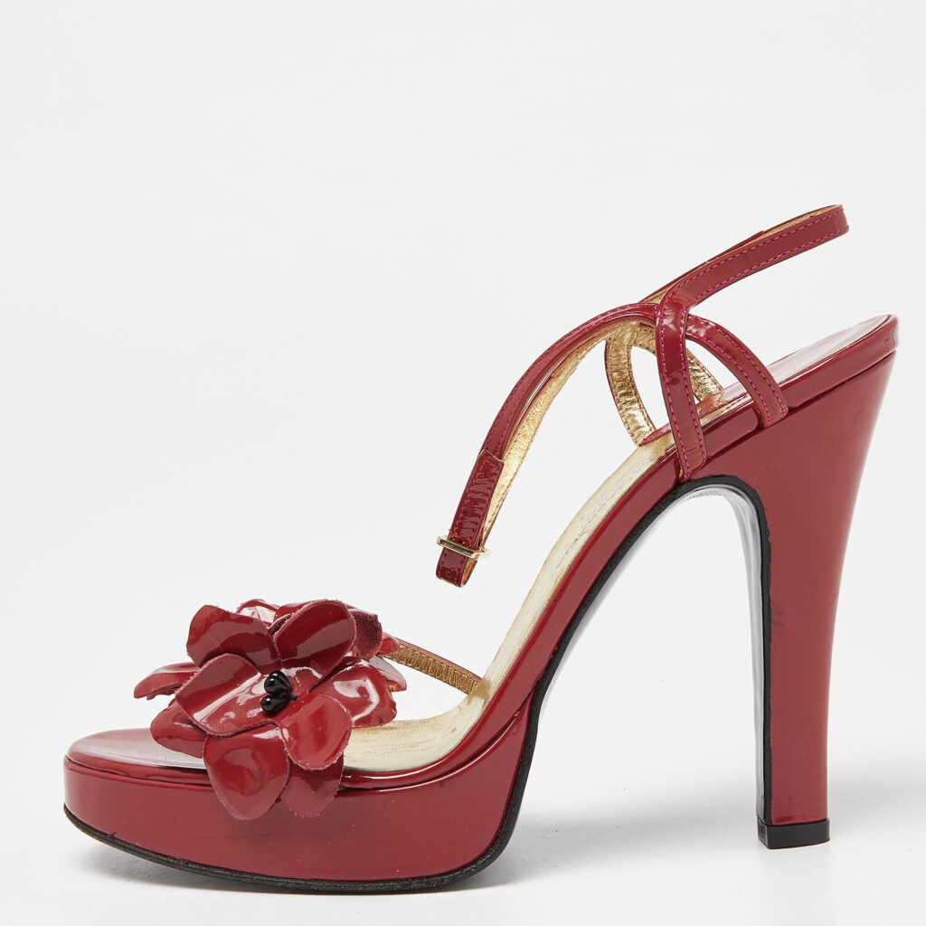 Dolce & Gabbana Red Patent Leather Flower Strappy Sandals Size 38 Dolce & Gabbana Red Patent Leather Flower Strappy Sandals Size 38
