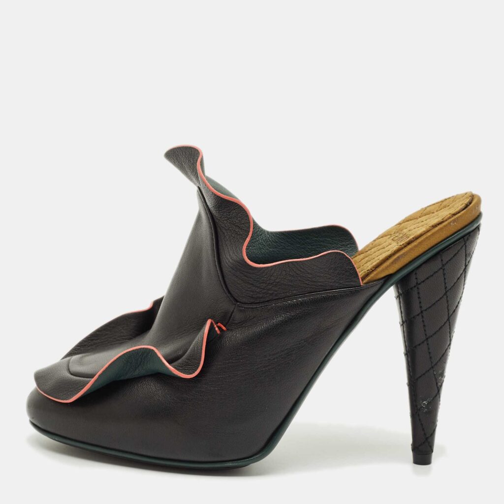 Fendi Black Ruffled Leather Mules Size 38 Fendi Black Ruffled Leather Mules Size 38