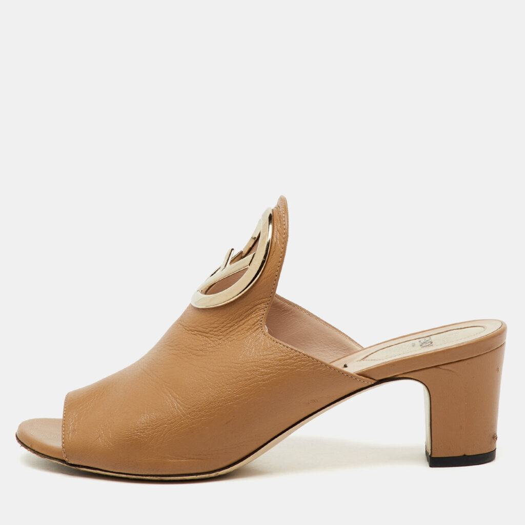 Fendi Beige Leather F Logo Open Toe Mules Size 37.5 Fendi Beige Leather F Logo Open Toe Mules Size 37.5