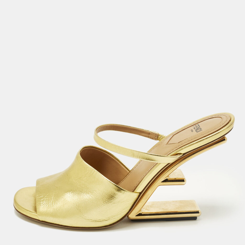 Fendi Gold Fendi First Size 38 Leather Slide Sandals Fendi Gold Fendi First Size 38 Leather Slide Sandals