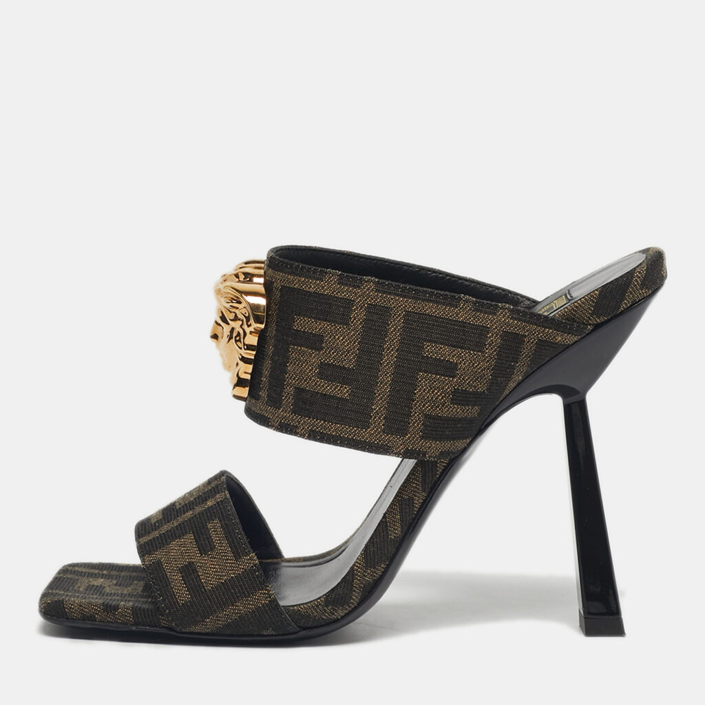 Fendi x Versace Brown Zucca Canvas Medusa Slide Sandals Size 36 Fendi x Versace Brown Zucca Canvas Medusa Slide Sandals Size 36