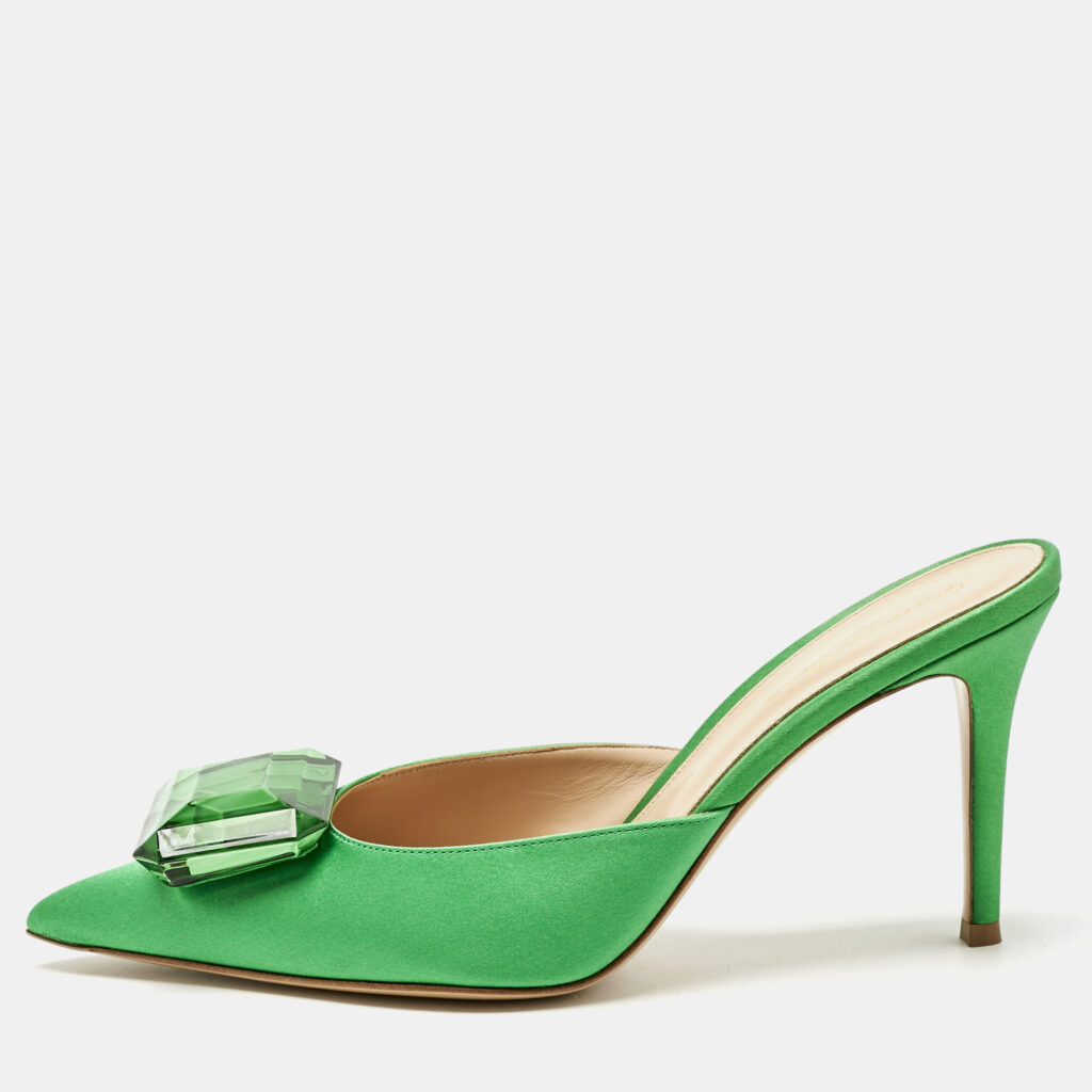 Gianvito Rossi Green Satin Jaipur Crystal Pointed Toe Mules Size 40 Gianvito Rossi Green Satin Jaipur Crystal Pointed Toe Mules Size 40