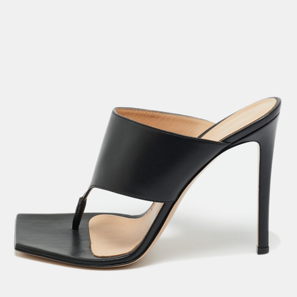 Gianvito Rossi Black Leather Thong Slide Sandals Size 39.5 Gianvito Rossi Black Leather Thong Slide Sandals Size 39.5