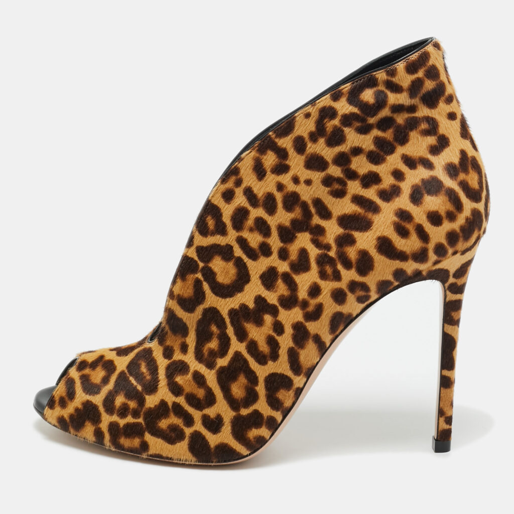 Gianvito Rossi Brown Calf Hair Vamp Booties Size 41 Gianvito Rossi Brown Calf Hair Vamp Booties Size 41