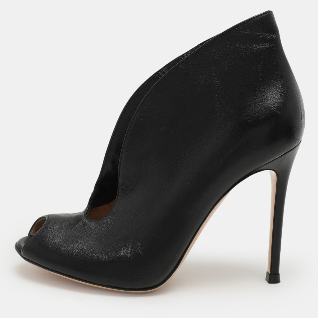 Gianvito Rossi Black Leather Vamp Booties Size 35.5 Gianvito Rossi Black Leather Vamp Booties Size 35.5