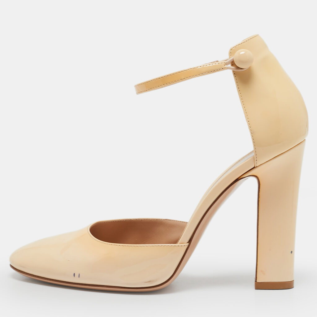 Gianvito Rossi Beige Patent Leather Ankle Strap Block Heel Pumps Size 38.5 Gianvito Rossi Beige Patent Leather Ankle Strap Block Heel Pumps Size 38.5