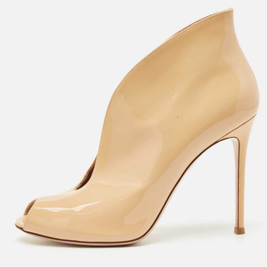 Gianvito Rossi Beige Patent Leather Vamp Peep Toe Booties Size 41 Gianvito Rossi Beige Patent Leather Vamp Peep Toe Booties Size 41