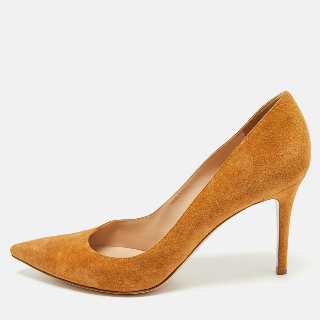 luxury-women-gianvito-rossi-used-shoes-p1180474-010-1.jpg Gianvito Rossi Tan Suede Gianvito Pumps Size 41.5