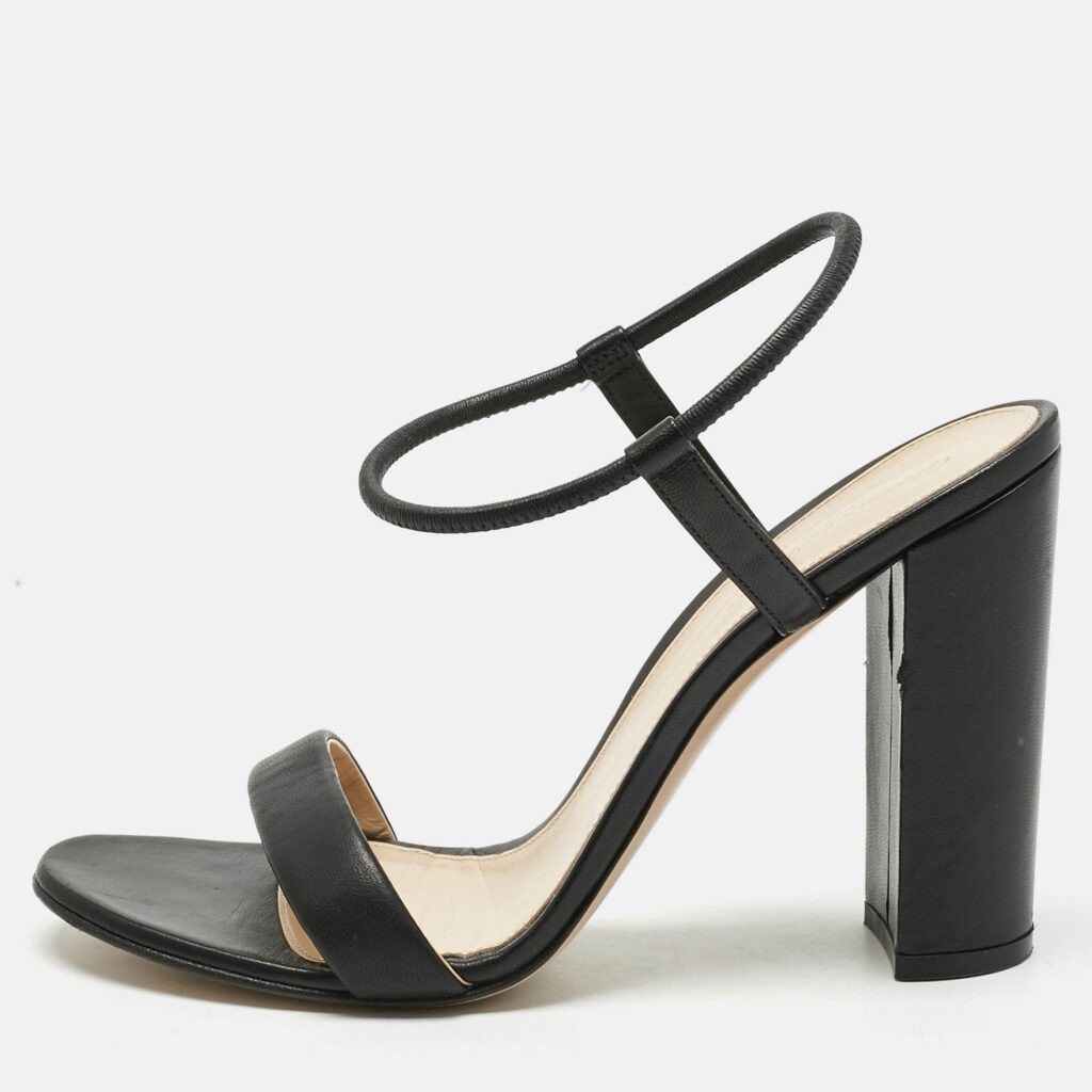 Gianvito Rossi Black Leather Block Heel Ankle Wrap Sandals Size 41 Gianvito Rossi Black Leather Block Heel Ankle Wrap Sandals Size 41