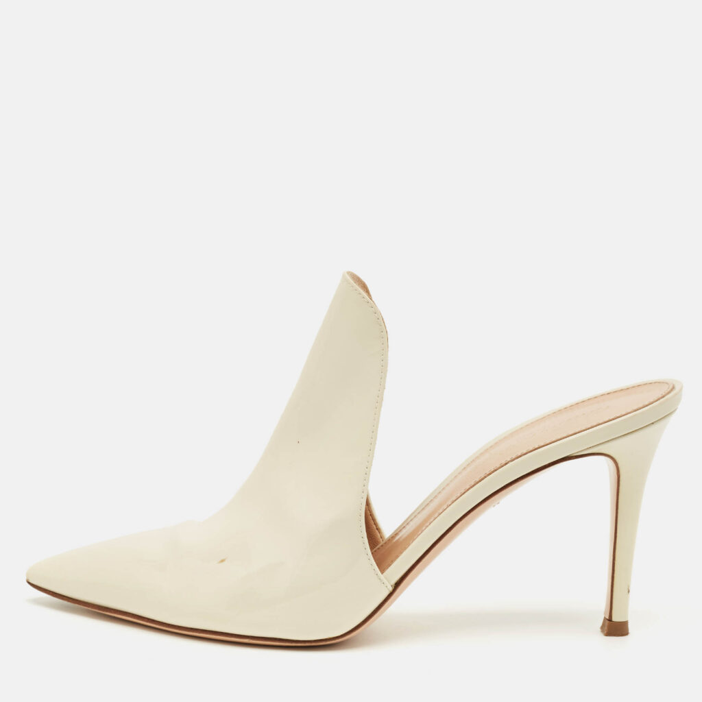 Gianvito Rossi Cream Patent Leather Aramis Pointed Toe Mules Size 38 Gianvito Rossi Cream Patent Leather Aramis Pointed Toe Mules Size 38