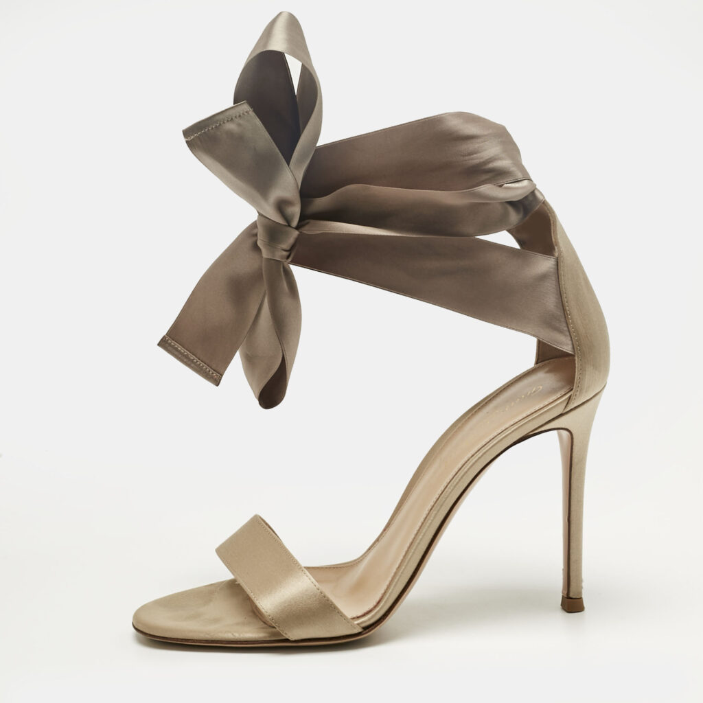 Gianvito Rossi Grey Satin Gala Ankle wrap Sandals Size 39.5 Gianvito Rossi Grey Satin Gala Ankle wrap Sandals Size 39.5