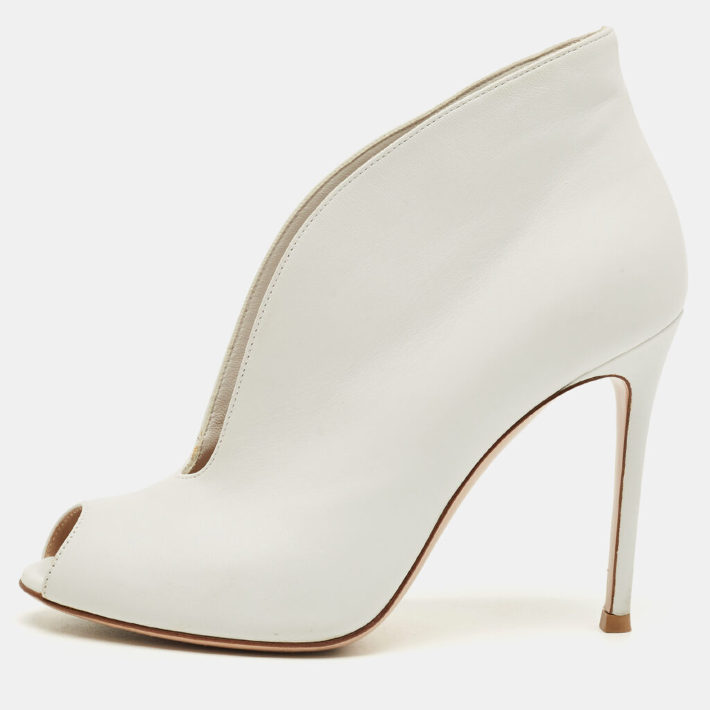 luxury-women-gianvito-rossi-used-shoes-p1236521-001-1.jpg Gianvito Rossi White Leather Vamp Booties Size 37.5
