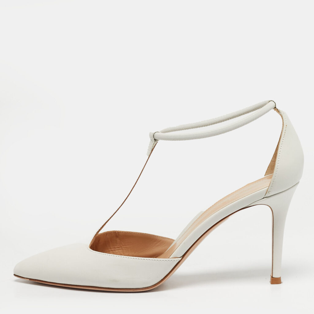 Gianvito Rossi White Leather Pointed Toe Ankle Strap Pumps Size 38 Gianvito Rossi White Leather Pointed Toe Ankle Strap Pumps Size 38
