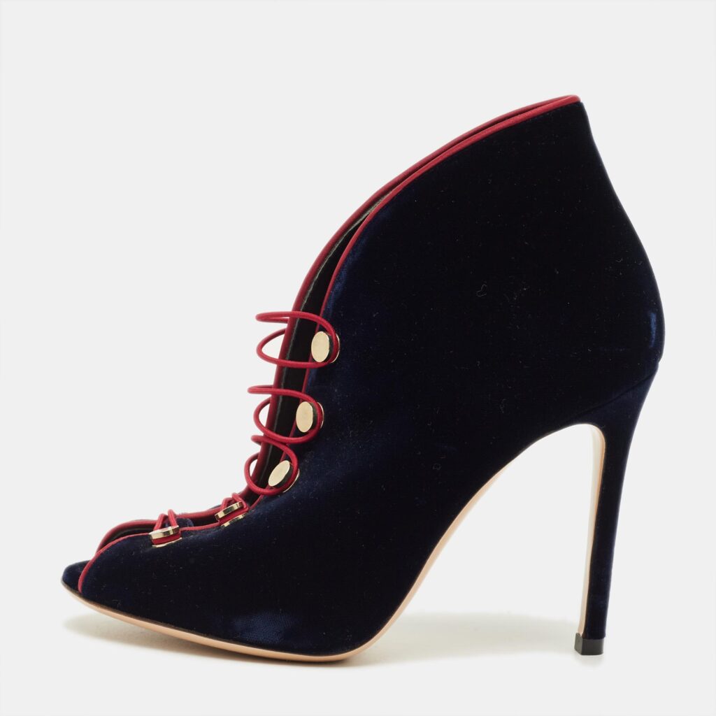 Gianvito Rossi Miral Size 35.5 Navy Blue Velvet Lace Up Ankle Booties Gianvito Rossi Miral Size 35.5 Navy Blue Velvet Lace Up Ankle Booties