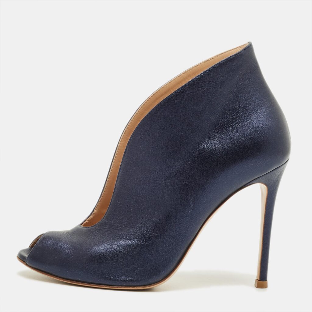 Gianvito Rossi High Vamp Size 35.5 Navy Blue Leather Peep Toe Pumps