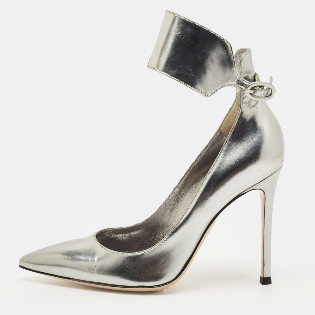 Gianvito Rossi Ankle Cuff Size 35 Silver Patent Leather Pumps Gianvito Rossi Ankle Cuff Size 35 Silver Patent Leather Pumps