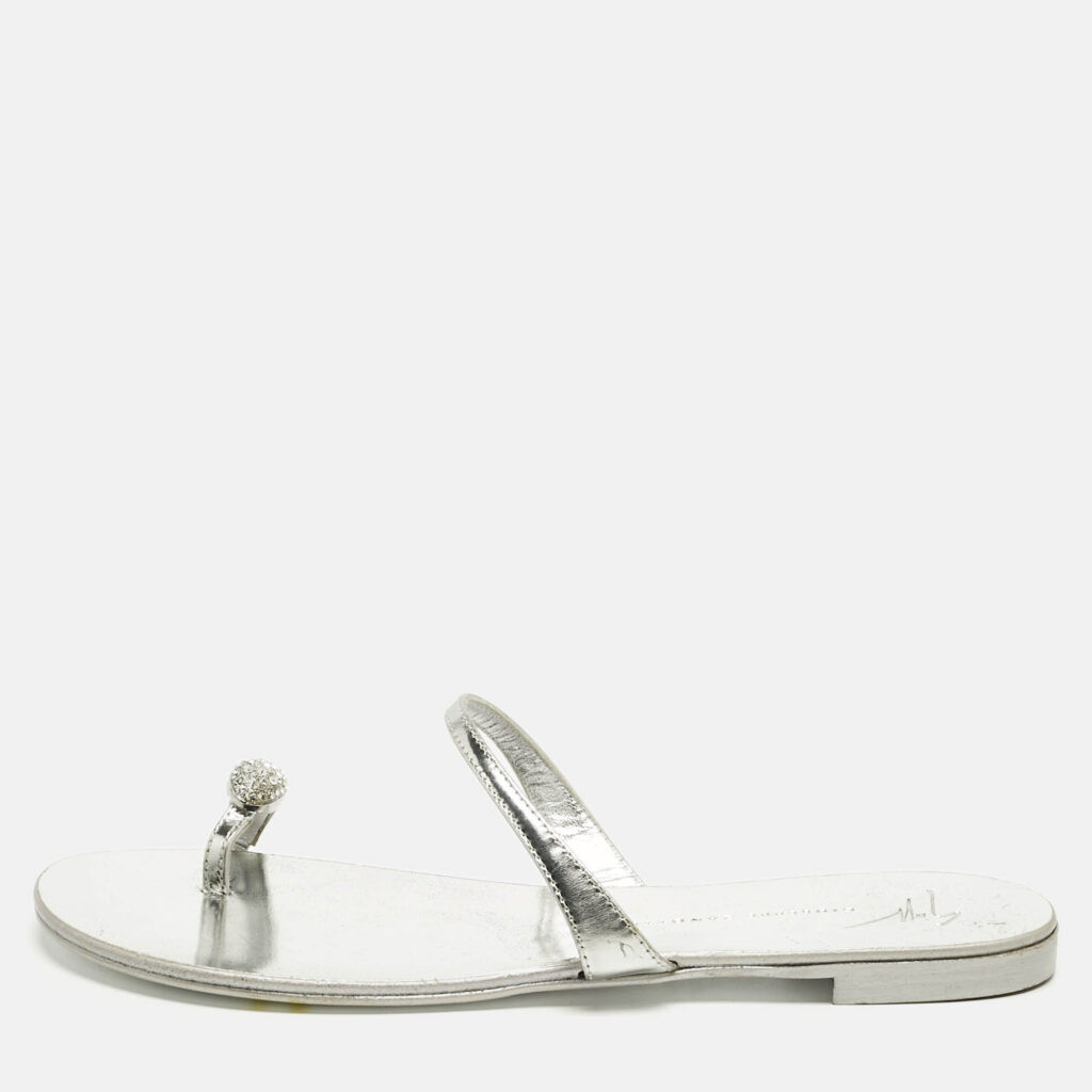 Giuseppe Zanotti Silver Leather Crystal Embellished Toe Ring Flat Sandals Size 38 Giuseppe Zanotti Silver Leather Crystal Embellished Toe Ring Flat Sandals Size 38