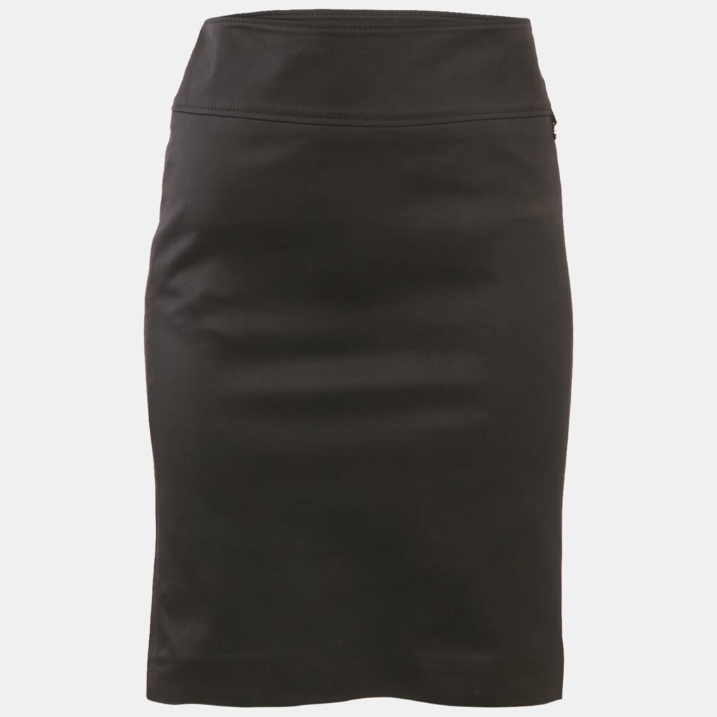 luxury-women-gucci-used-clothes-p1170174-006-1.jpg Gucci Black Cotton Gabardine GG Badge Detail Knee-Length Skirt M