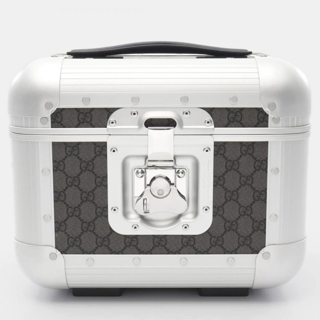 Gucci Gg Supreme Beauty Case Coated Canvas Handbag Gray And Silver Gucci Gg Supreme Beauty Case Coated Canvas Handbag Gray And Silver
