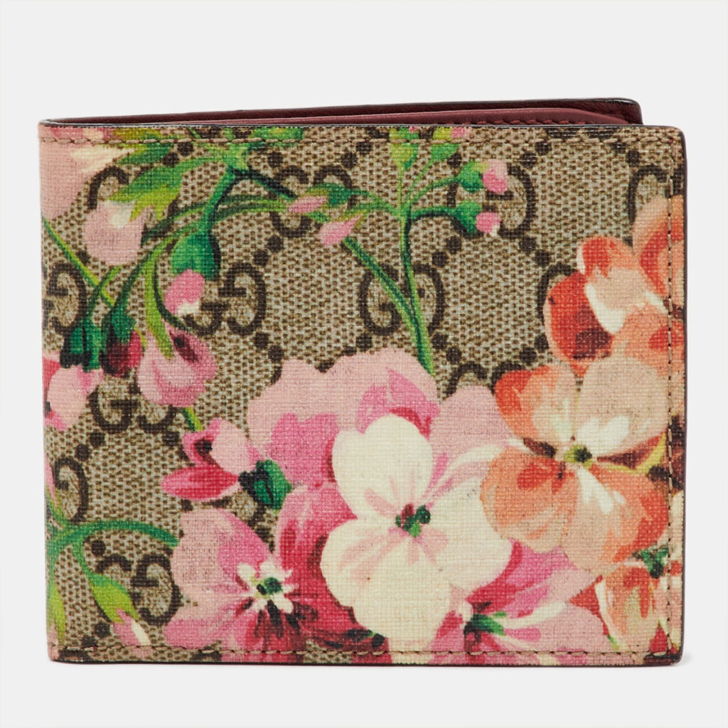 luxury-women-gucci-used-handbags-p1240756-001-1.jpg Gucci Multicolor GG Supreme Blooms Canvas Bifold Wallet