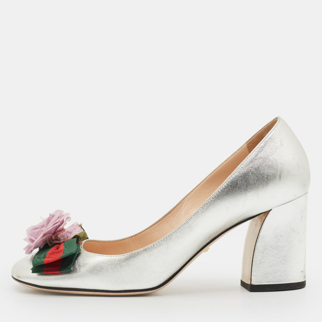 Gucci Metallic Silver Leather Web Bow Rose Detail Pumps Size 40 Gucci Metallic Silver Leather Web Bow Rose Detail Pumps Size 40