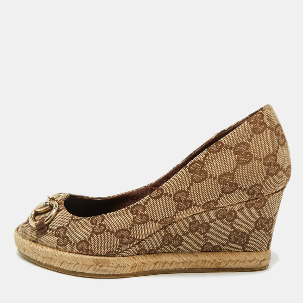 Gucci Beige/Brown GG Canvas Horsebit Peep Toe Wedge Espadrille Pumps Size 34 Gucci Beige/Brown GG Canvas Horsebit Peep Toe Wedge Espadrille Pumps Size 34