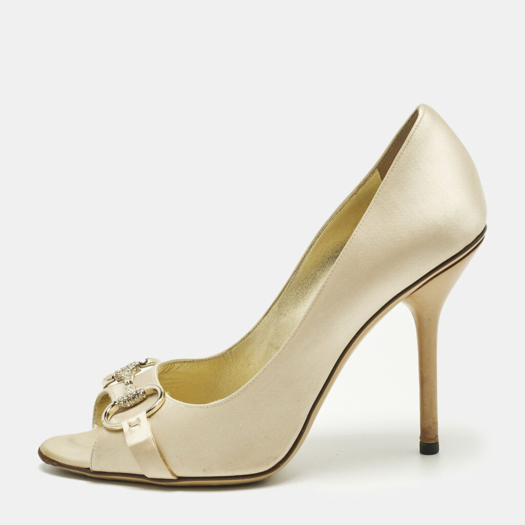 Gucci Beige Satin Horsebit Peep Toe Pumps Size 39 Gucci Beige Satin Horsebit Peep Toe Pumps Size 39
