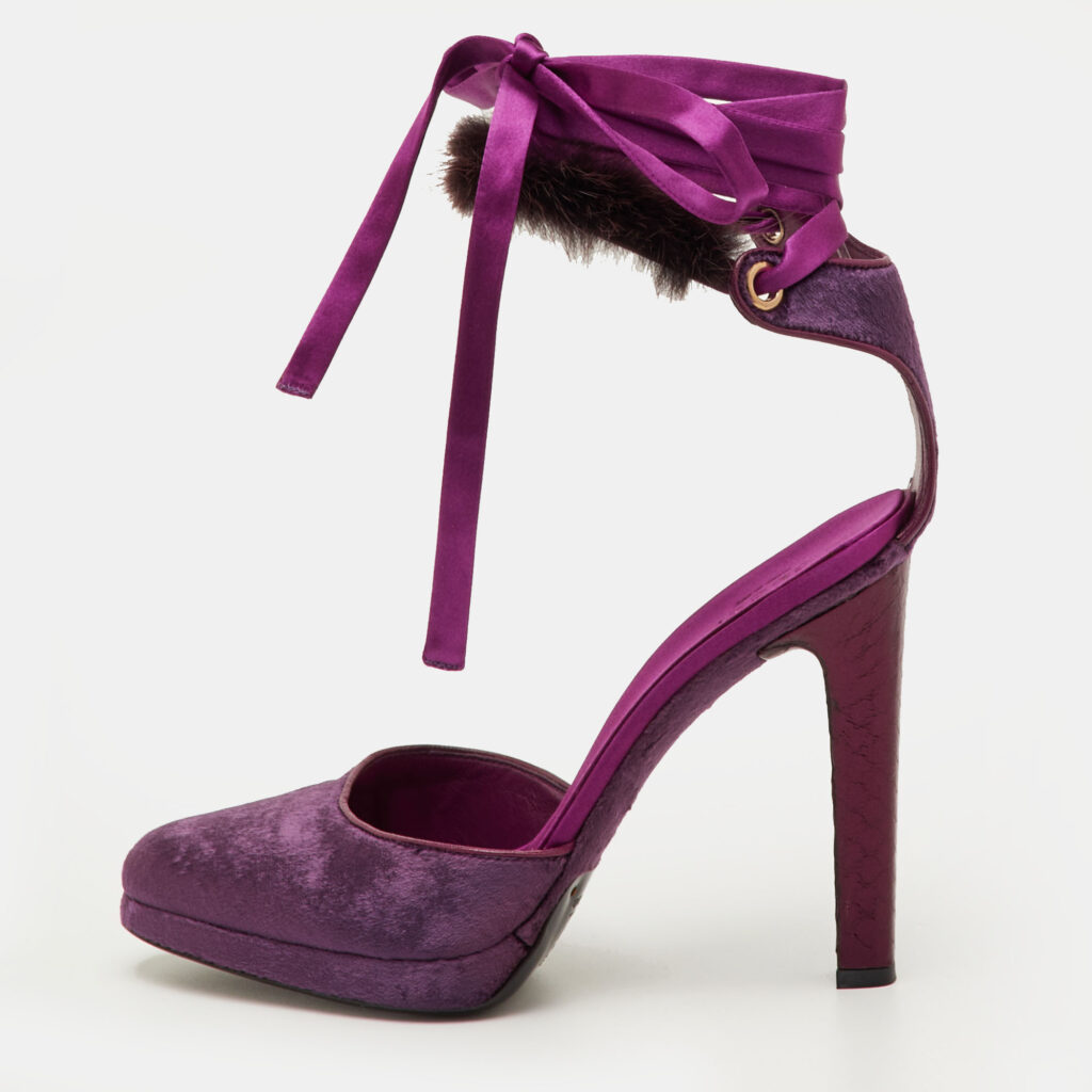 Gucci Size 40 Purple Velvet and Mink Fur Ankle Strap Sandals Gucci Size 40 Purple Velvet and Mink Fur Ankle Strap Sandals