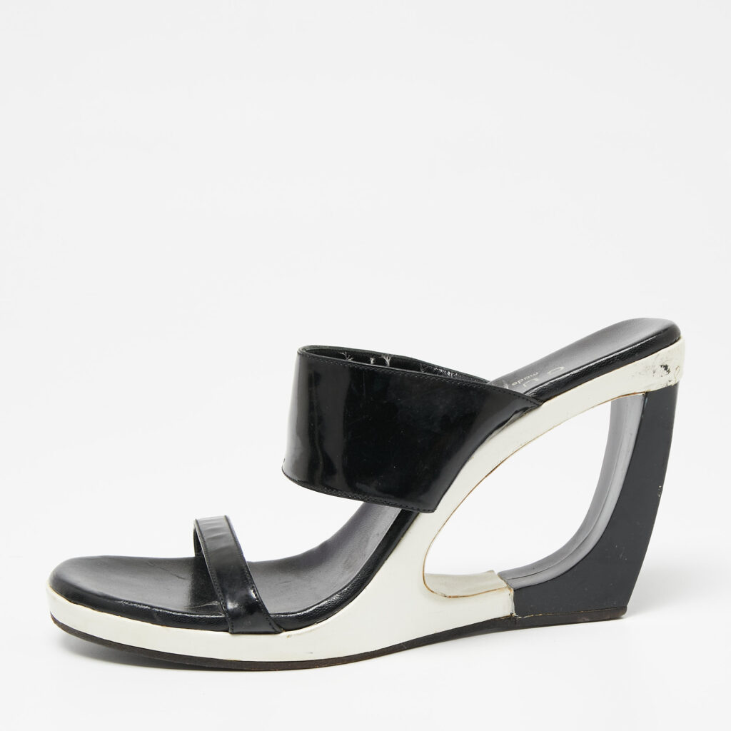 luxury-women-gucci-used-shoes-p625041-001-1.jpg Gucci Black Patent Leather Cut-Out Wedge Slide Sandals Size 38