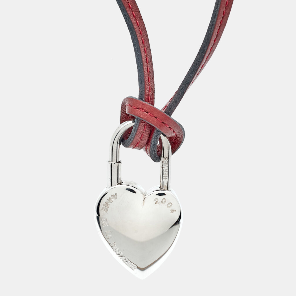 luxury-women-hermes-new-accessories-p1247396-002-1.jpg Hermès Heart Leather Silver Tone Necklace
