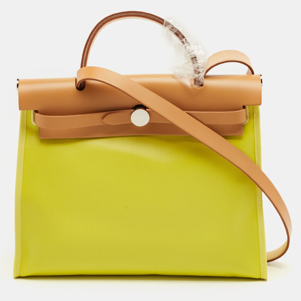 luxury-women-hermes-new-handbags-p1242685-014-1.jpg Hermes Lime/Naturel Sable Berline Toile and Vache Hunter Herbag Zip 31 Bag