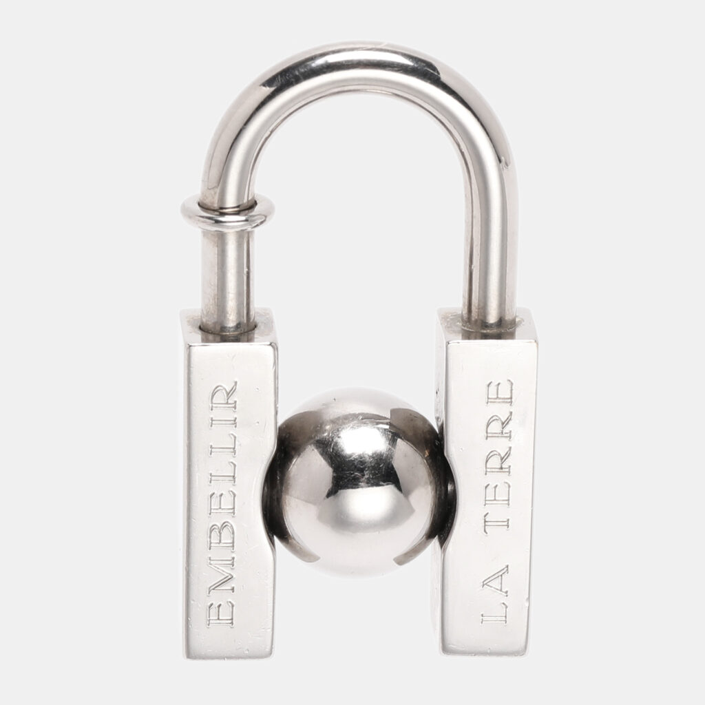 luxury-women-hermes-used-accessories-p1222561-001-1.jpg Hermès Silver Tone Hardware Cadena Lock Charm