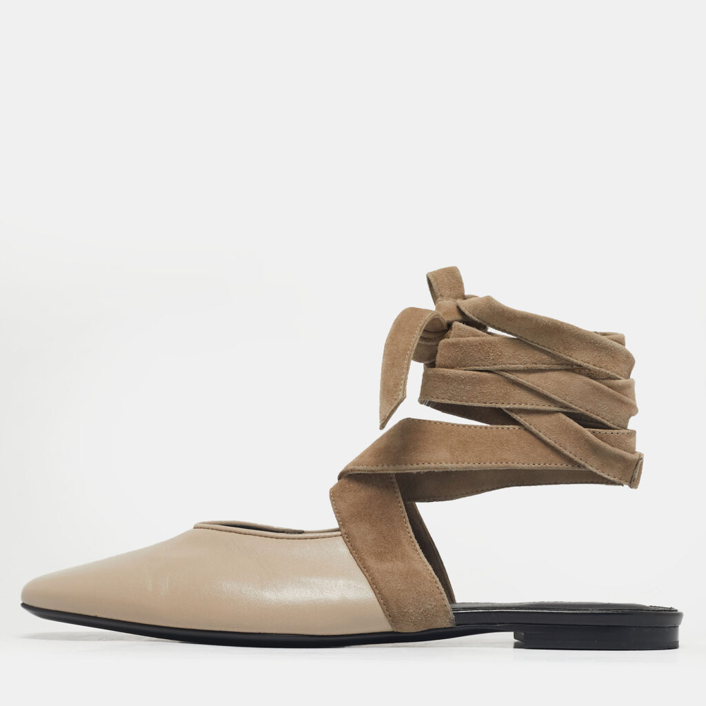 J.W.Anderson Beige Leather and Suede Ankle Wrap Mules Flats Size 40 J.W.Anderson Beige Leather and Suede Ankle Wrap Mules Flats Size 40