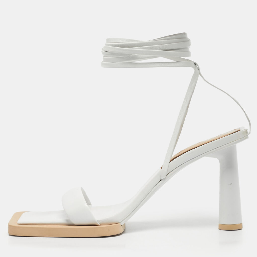 Jacquemus White Leather 'Les Carrés Ronds 75 Asymmetrical Sandals Size 39 Jacquemus White Leather 'Les Carrés Ronds 75 Asymmetrical Sandals Size 39
