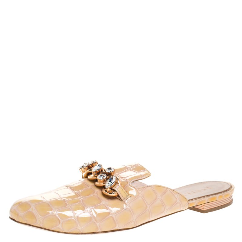 Le Silla Cream Crocodile Effect Patent Leather Crystal Embellished Chain Flat Mules Size 37 Le Silla Cream Crocodile Effect Patent Leather Crystal Embellished Chain Flat Mules Size 37