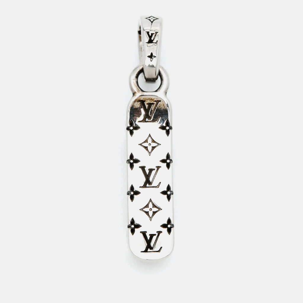 luxury-women-louis-vuitton-used-accessories-p1244606-006-1.jpg Louis Vuitton LV Skateboard Silver Tone Metal Charm