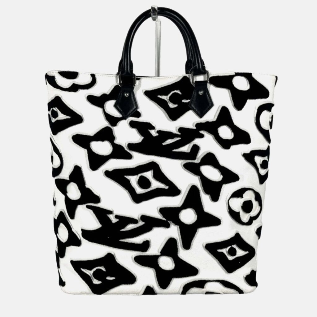 Louis Vuitton Tufted Monogram White Leather Cabas Shoulder Bag Louis Vuitton Tufted Monogram White Leather Cabas Shoulder Bag