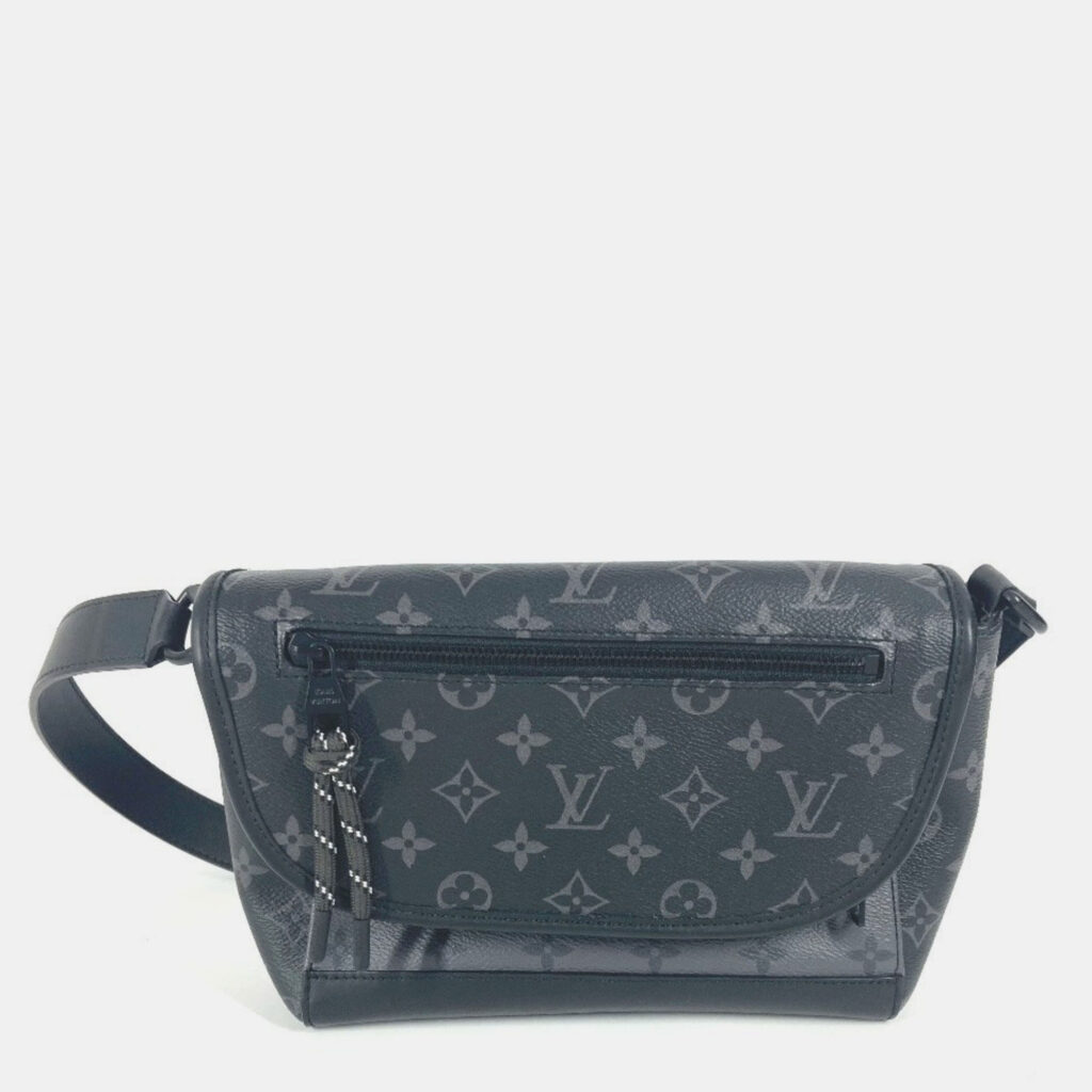 Louis Vuitton Monogram Eclipse Pulse Messenger Bag Crossbody Flap Shoulder Canvas Black