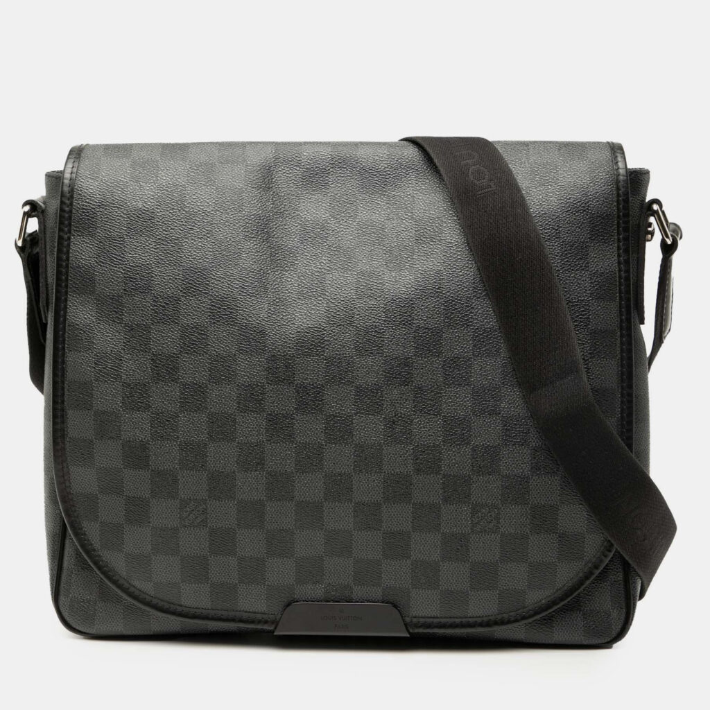Louis Vuitton Daniel MM Grey Damier Graphite Canvas Messenger Bag Louis Vuitton Daniel MM Grey Damier Graphite Canvas Messenger Bag