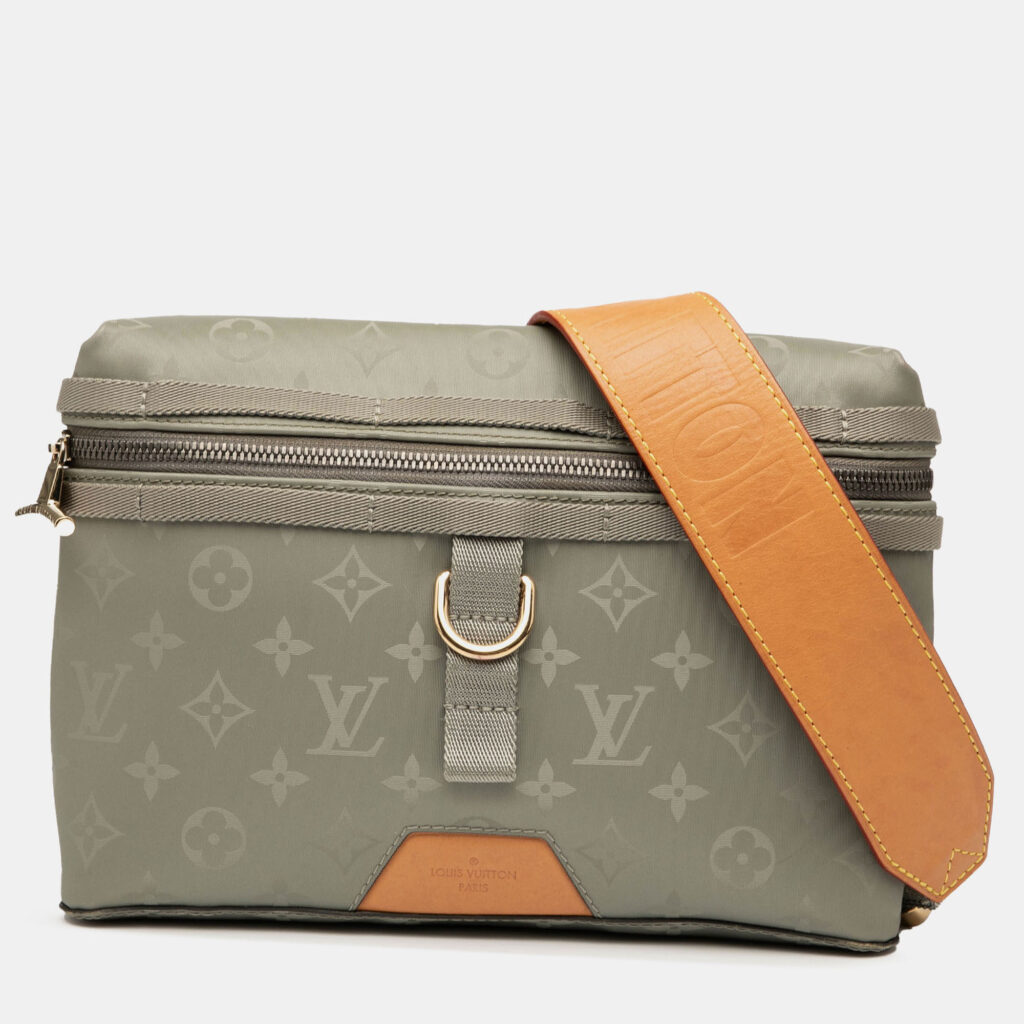 Louis Vuitton Monogram Titanium PM Gray Canvas Messenger Bag Louis Vuitton Monogram Titanium PM Gray Canvas Messenger Bag