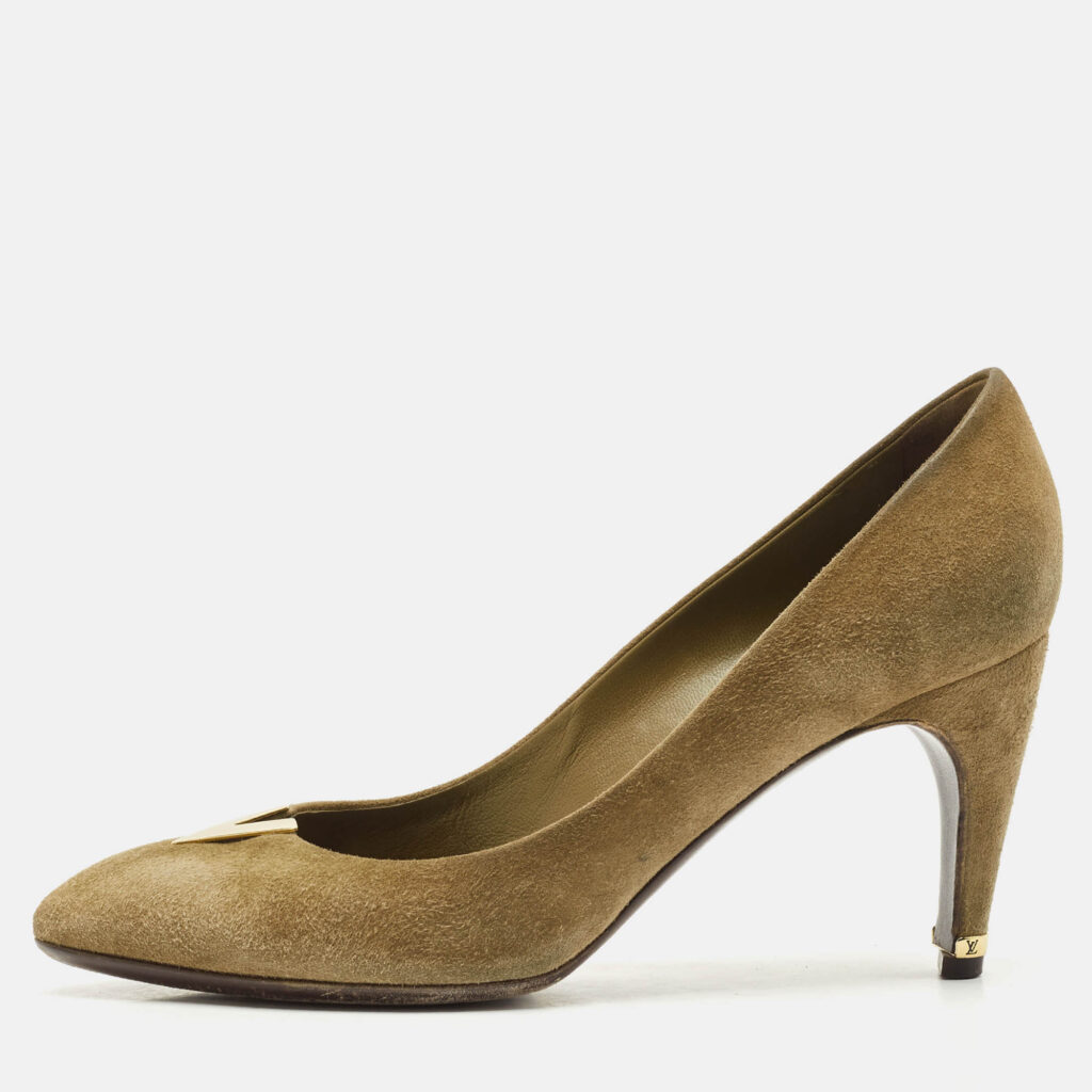 Louis Vuitton Green Suede Heart Breaker Pointed Toe Pumps Size 37 Louis Vuitton Green Suede Heart Breaker Pointed Toe Pumps Size 37