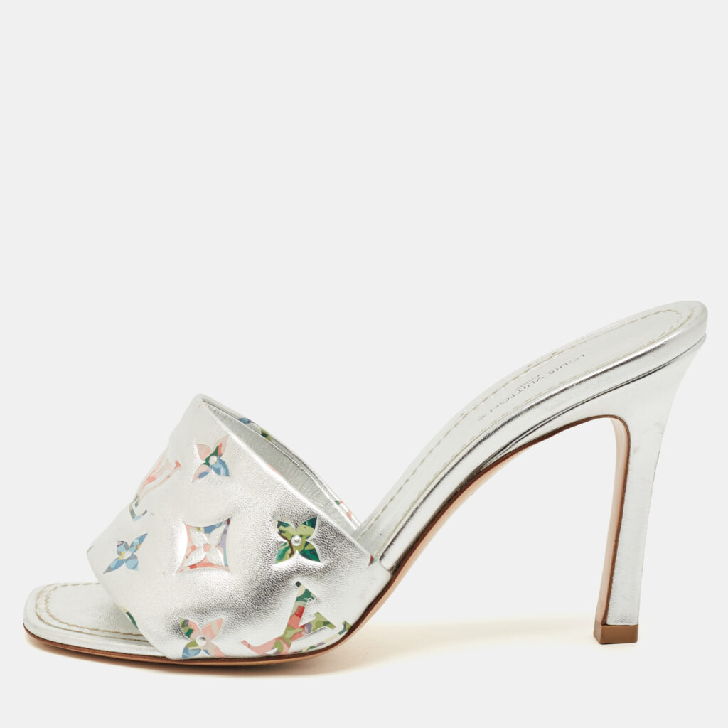 luxury-women-louis-vuitton-used-shoes-p1207044-001-1.jpg Louis Vuitton Silver Monogram Embossed Leather Revival Slide Sandals Size 37