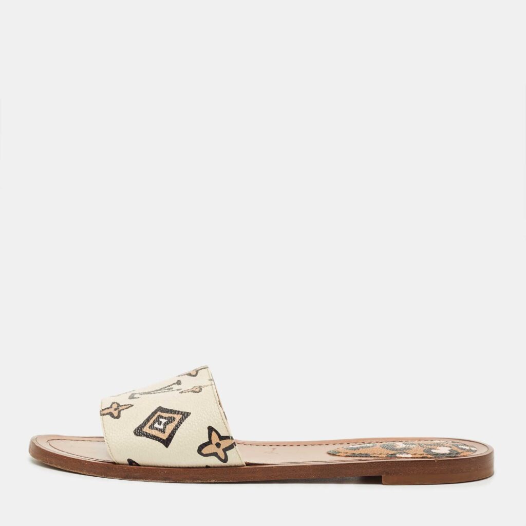 Louis Vuitton Cream Monogram Embossed Leather Revival Flat Slides Size 37 Louis Vuitton Cream Monogram Embossed Leather Revival Flat Slides Size 37