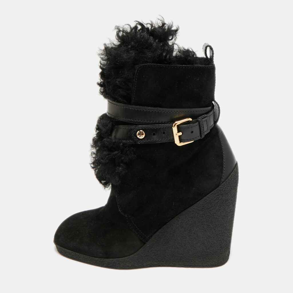 luxury-women-louis-vuitton-used-shoes-p1241698-001-1.jpg Louis Vuitton Black Fur and Suede Teddy Wedge Ankle Boots Size 37
