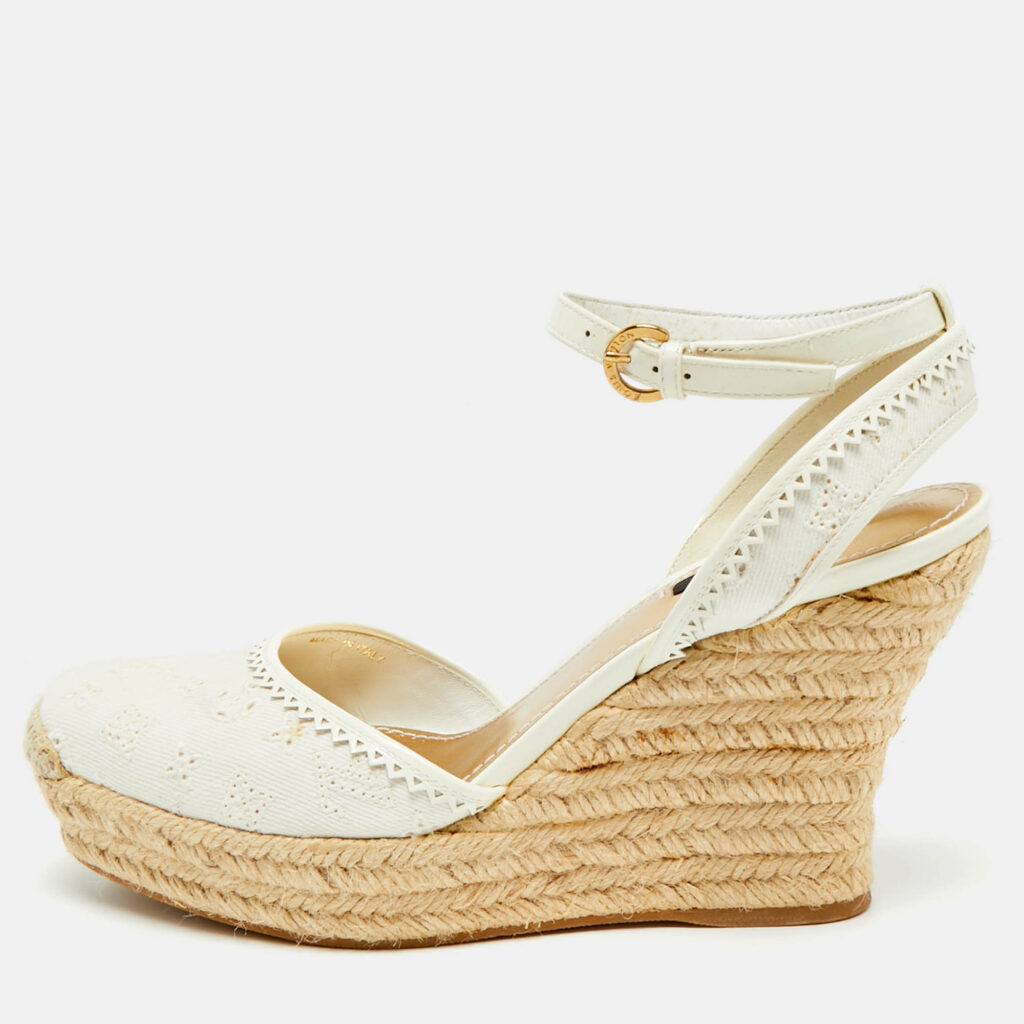Louis Vuitton Size 38.5 White Monogram Fabric and Patent Leather Slingback Wedge Pumps Louis Vuitton Size 38.5 White Monogram Fabric and Patent Leather Slingback Wedge Pumps